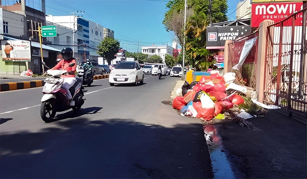 Jalan-Protokol-di-Manado-Dipenuhi-Sampah,-Warga-Mulai-Resah!