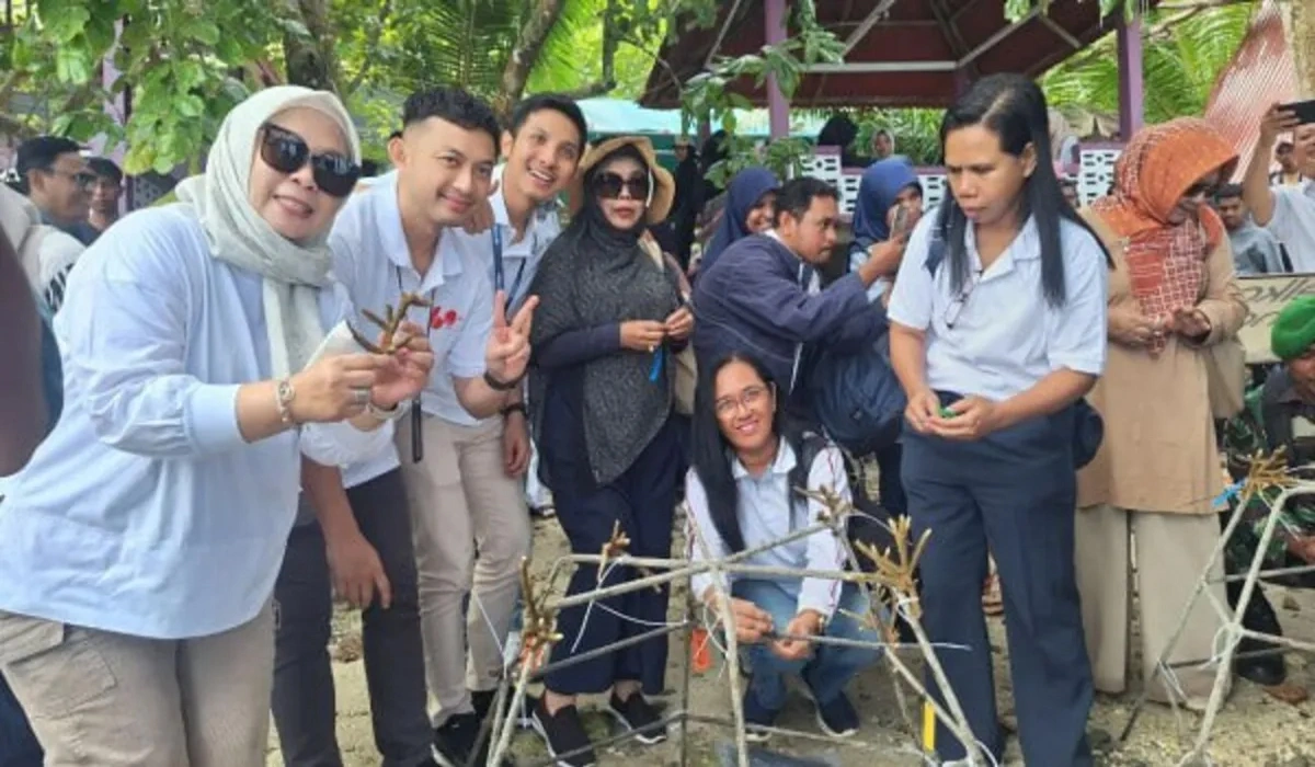 Telkom Regional V & Barracuda Diving Club Tanam 2.000 Bibit di Pantai