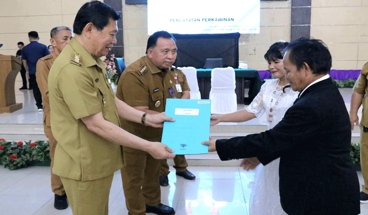 Disdukcapil-Sulut-Fasilitasi-Nikah-Massal-Untuk-124-Pasangan