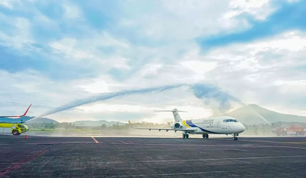 Penerbangan Perdana TransNusa Dari Shenzhen Tiba di Bandara Manado