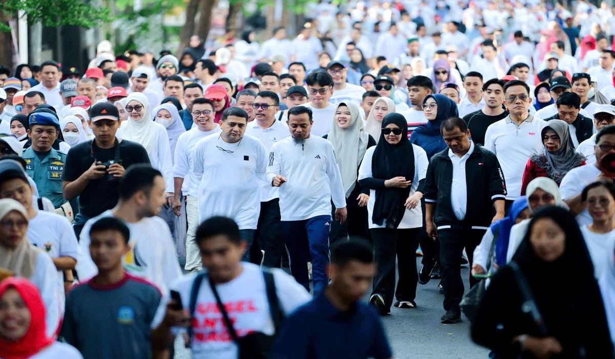 Puluhan-Ribu-Warga-Sulsel-Ramaikan-Jalan-Sehat-Anti-Mager-HUT-ke-356