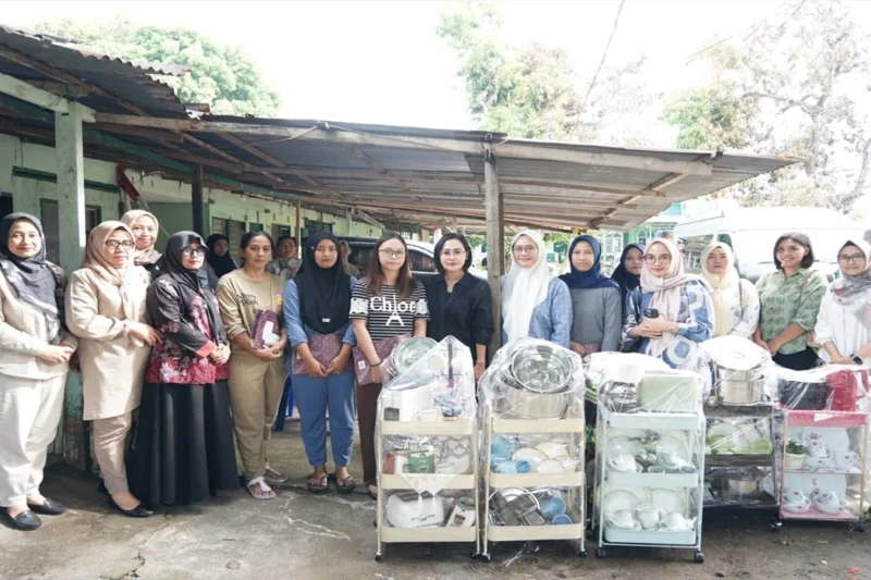 Persit KCK XIII Merdeka Turun Tangan, Salurkan Bantuan Bagi Anggota Pomdam Terdampak Kebakaran