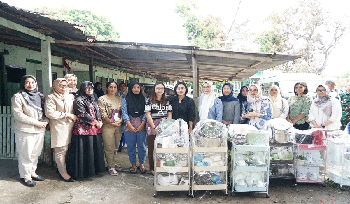 Persit KCK XIII Merdeka Turun Tangan, Salurkan Bantuan Bagi Anggota Pomdam Terdampak Kebakaran