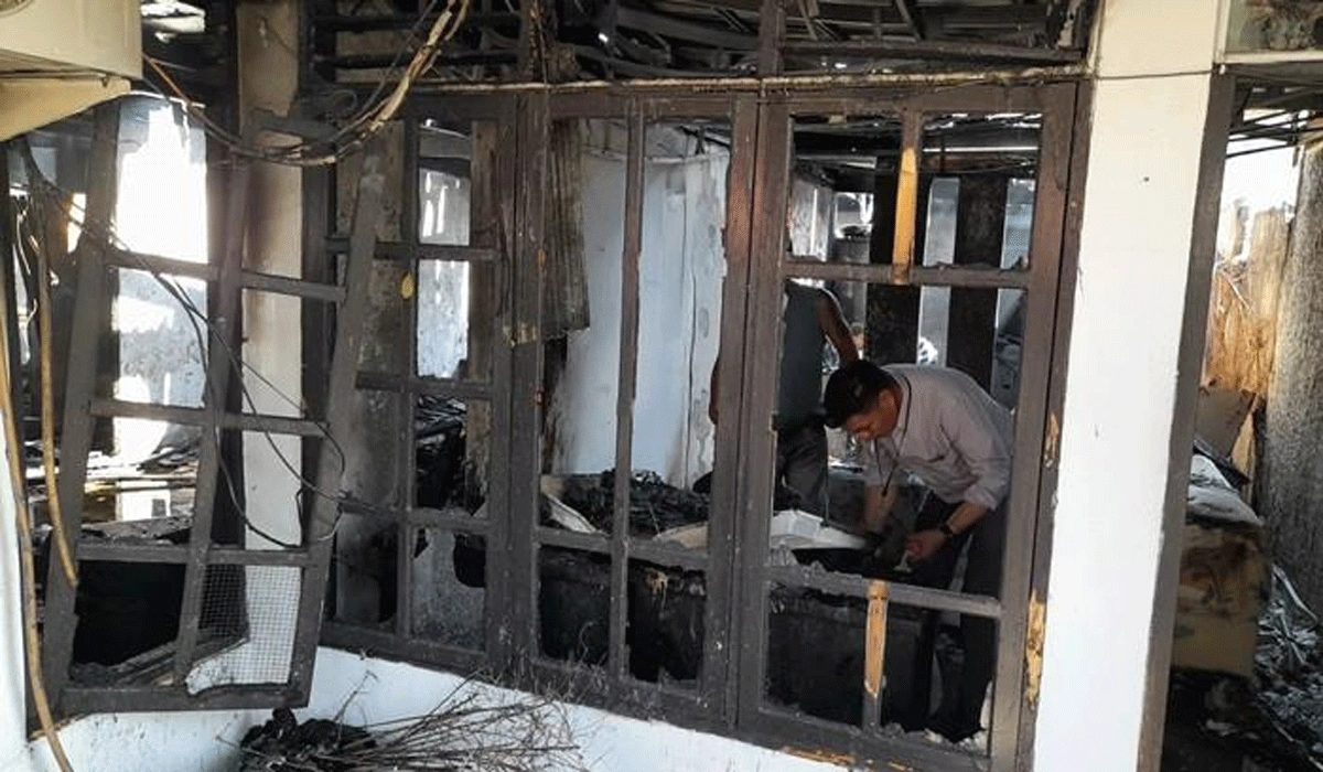 Kebakaran Hanguskan Dua Rumah Di Sario Tumpaan, Warga Puji Kecepatan Damkar