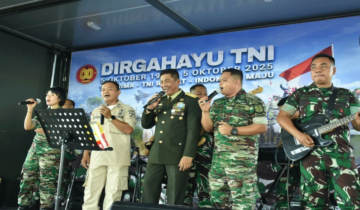 46 Personel Army Band Ajendam Merdeka Meriahkan Peringatan HUT ke-80 TNI di Makodam XIII/Merdeka