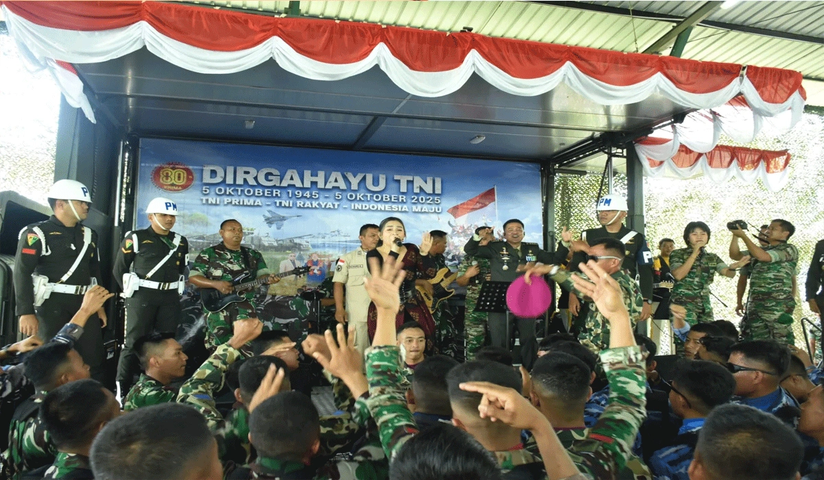 46 Personel Army Band Ajendam Merdeka Meriahkan Peringatan HUT ke-80 TNI di Makodam XIII/Merdeka