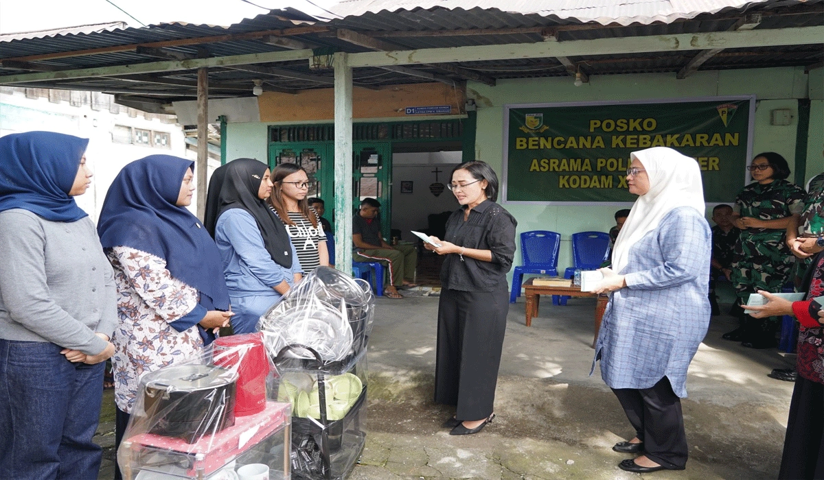 Persit KCK XIII Merdeka Turun Tangan, Salurkan Bantuan Bagi Anggota Pomdam Terdampak Kebakaran