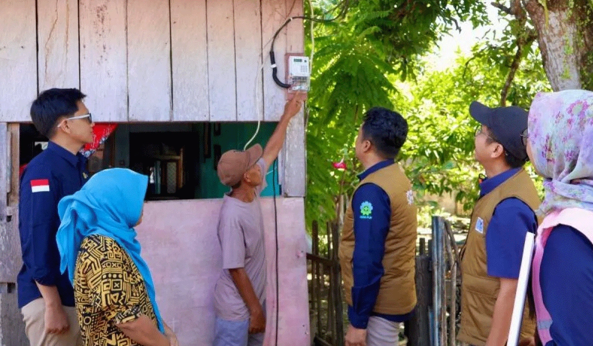 PLN-Suluttenggo-Sambungkan-Listrik-Gratis-Bagi-165-Keluarga-Pra-Sejahtera